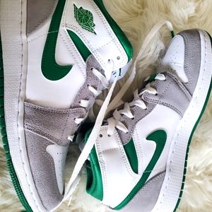 Nike Jordan 1 Mid SE Pine Green Women’s Size 6.5 (GS 5Y) Smoke Grey